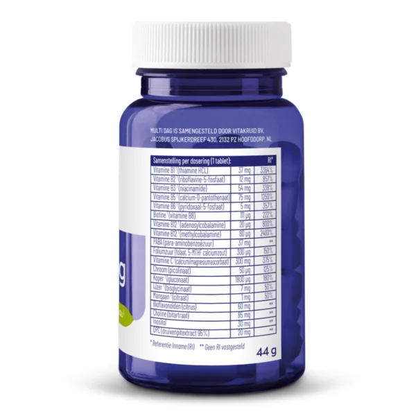 A blue bottle of Vitakruid – Multi Day (30 Tablets) with a white cap features a Dutch label displaying ingredients and nutritional values.
